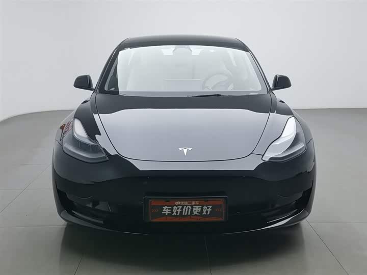 Фото 3 - Tesla Model 3