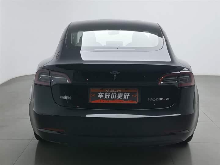 Фото 4 - Tesla Model 3