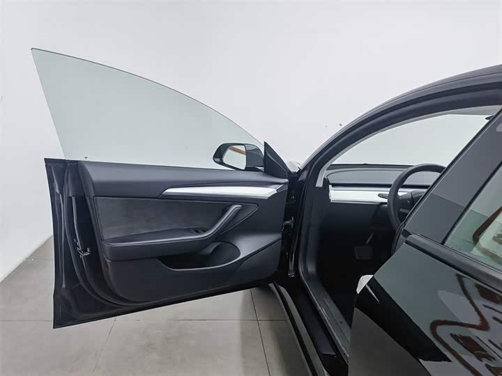 Фото 8 - Tesla Model 3