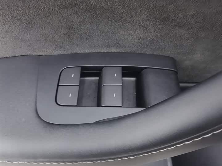 Фото 9 - Tesla Model 3