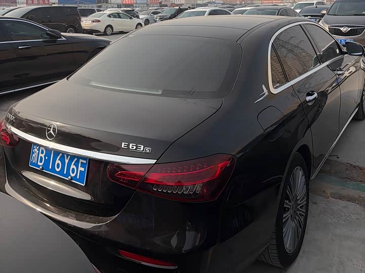 Фото 4 - Mercedes-Benz E-Class