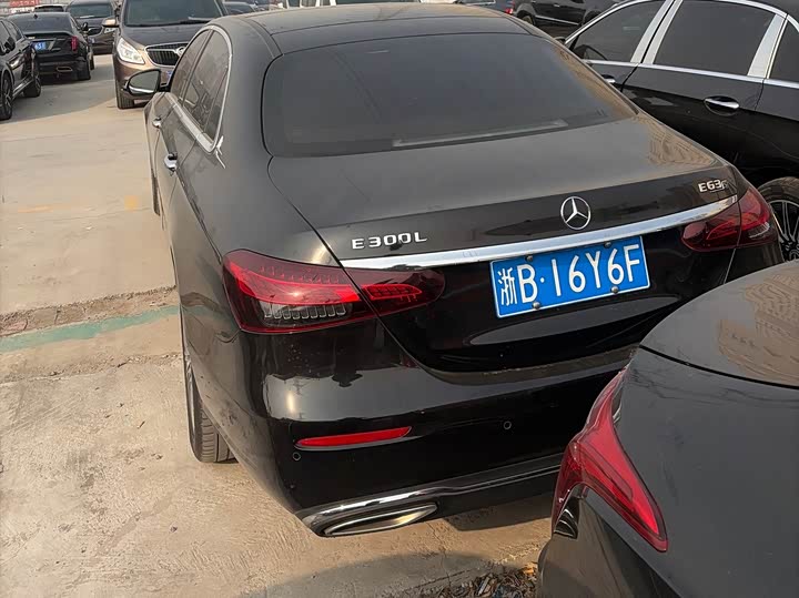 Фото 5 - Mercedes-Benz E-Class