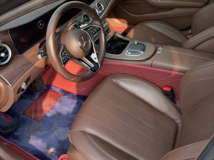 Фото 7 - Mercedes-Benz E-Class