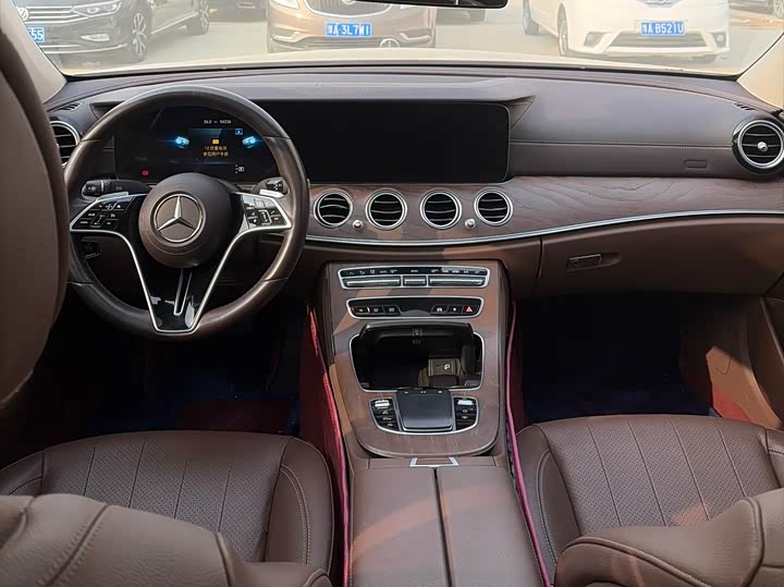 Фото 8 - Mercedes-Benz E-Class