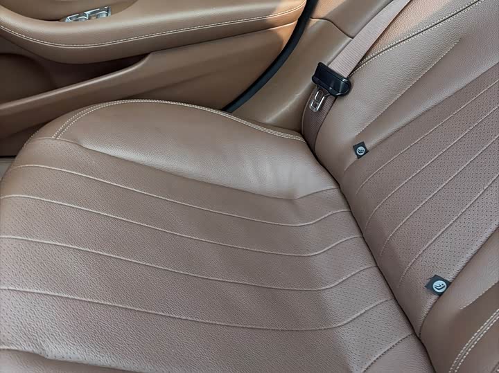 Фото 9 - Mercedes-Benz E-Class