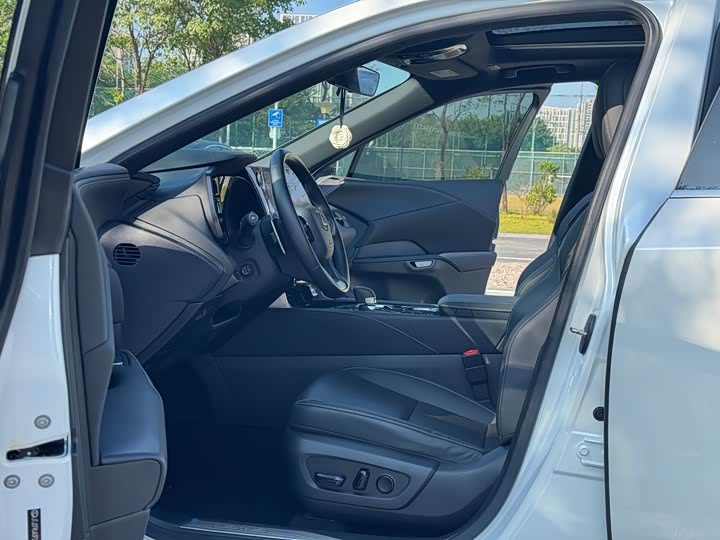 Фото 5 - Lexus RX