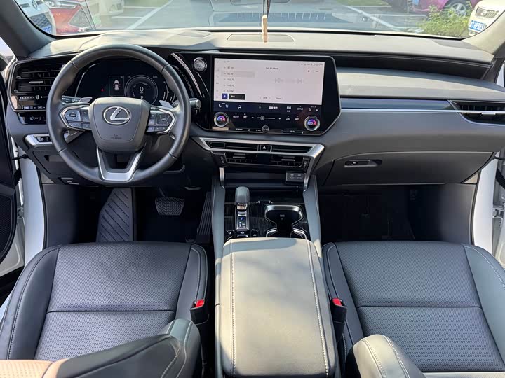 Фото 6 - Lexus RX