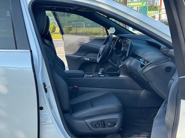 Фото 7 - Lexus RX