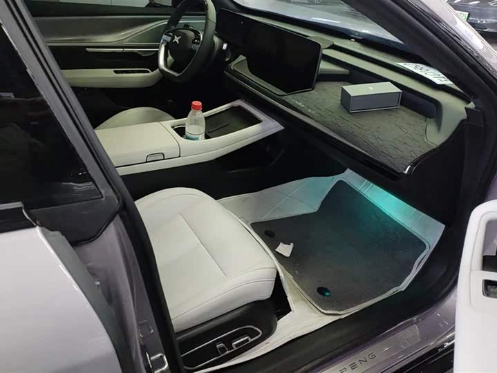 Фото 8 - XPeng P7