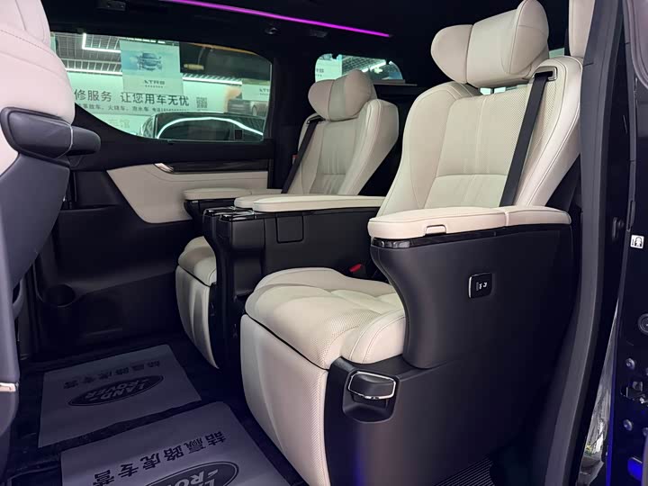 Фото 7 - Lexus LM