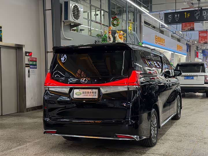 Фото 9 - Lexus LM