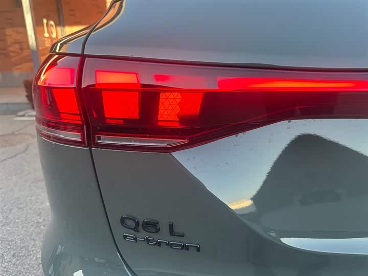 Фото 8 - Audi Q6L e-tron