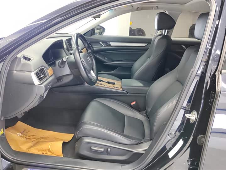 Фото 9 - Honda Accord