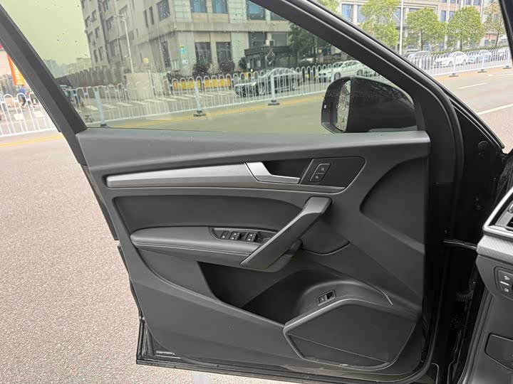 Фото 3 - Audi Q5L