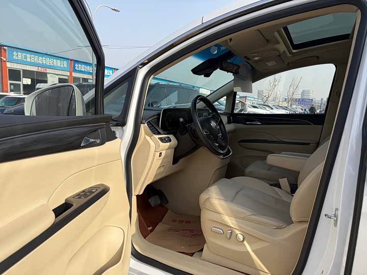 Фото 4 - Buick GL8 ES