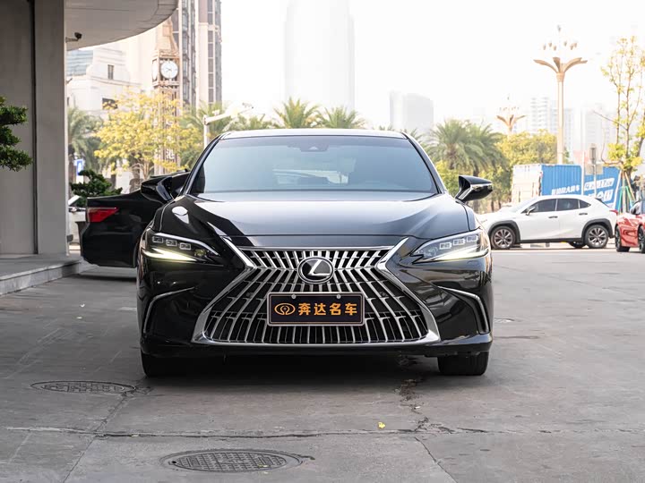 Фото 2 - Lexus ES