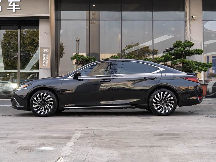 Фото 4 - Lexus ES