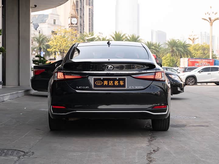 Фото 5 - Lexus ES