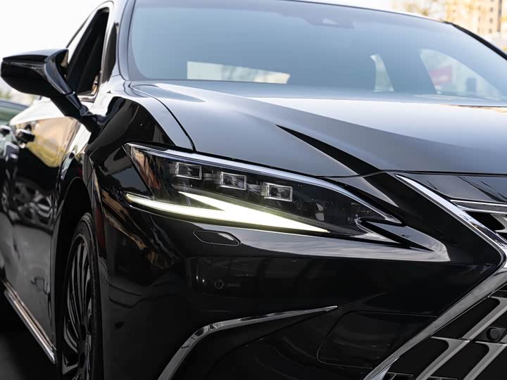 Фото 6 - Lexus ES