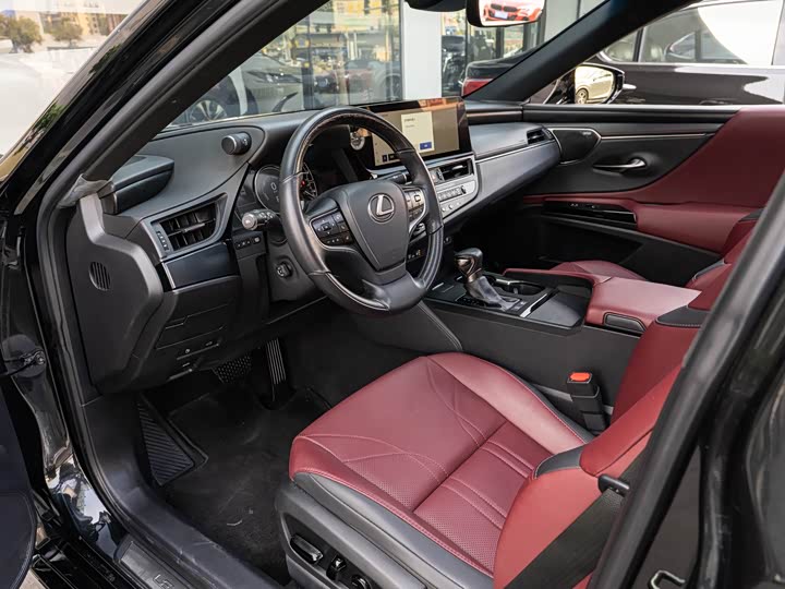 Фото 9 - Lexus ES