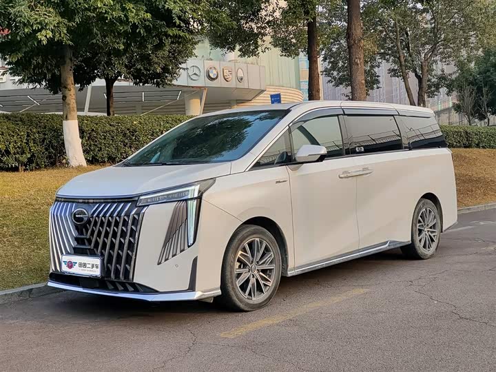 Фото 1 - GAC Trumpchi M8