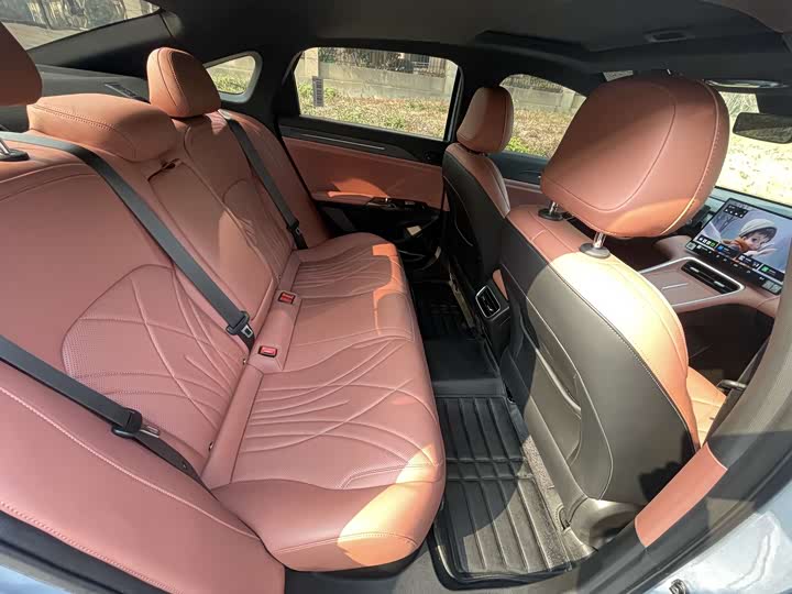 Фото 7 - Geely Galaxy L6