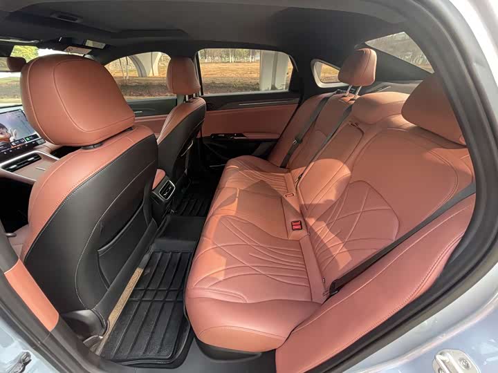 Фото 8 - Geely Galaxy L6