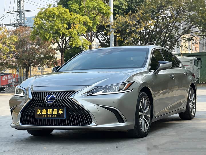 Фото 1 - Lexus ES