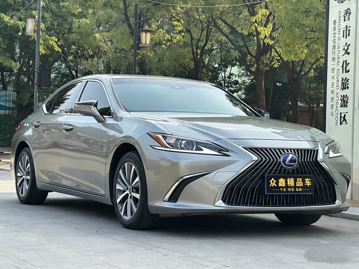 Фото 3 - Lexus ES