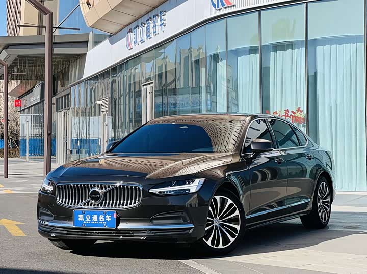 Фото 1 - Volvo S90