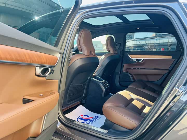 Фото 6 - Volvo S90