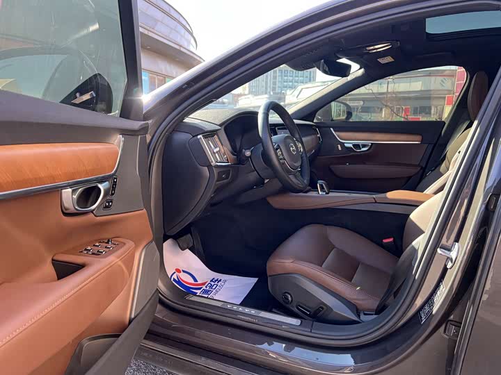 Фото 8 - Volvo S90