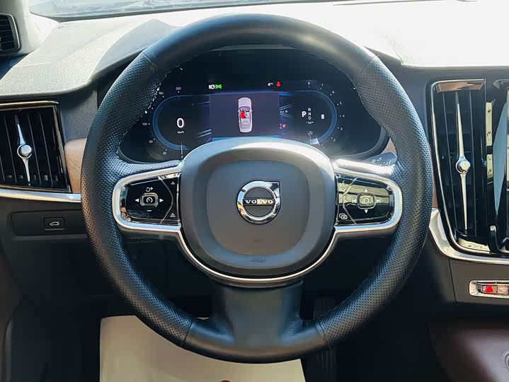 Фото 9 - Volvo S90