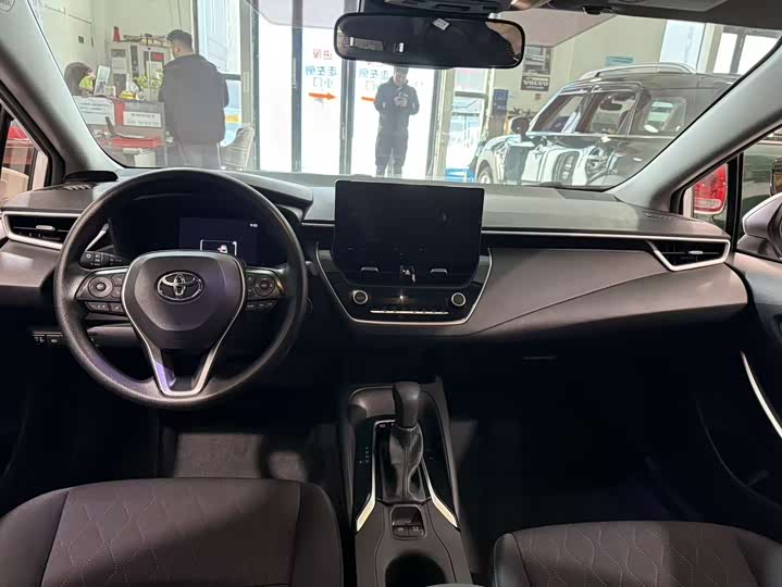 Фото 7 - Toyota Corolla