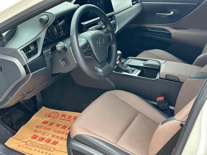 Фото 6 - Lexus ES