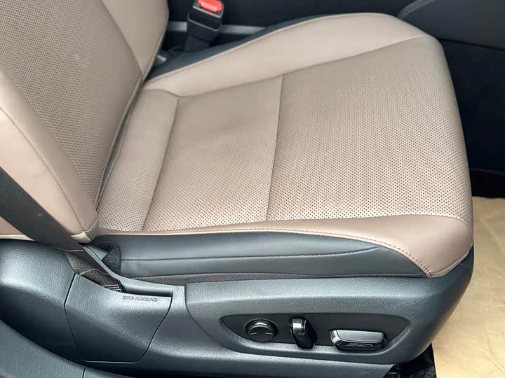 Фото 8 - Lexus ES