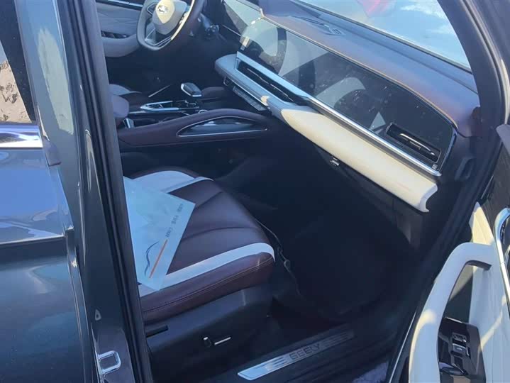 Фото 8 - Geely Monjaro