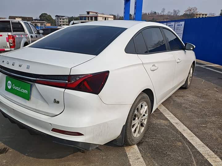 Фото 7 - Roewe i5