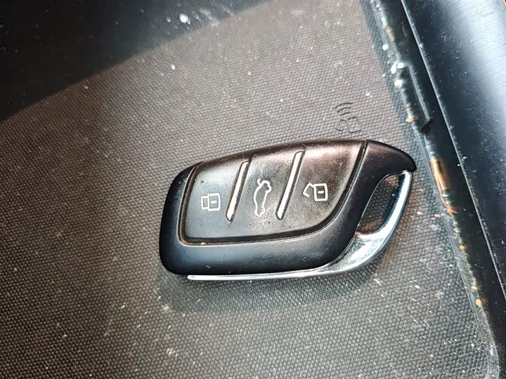 Фото 9 - Roewe i5