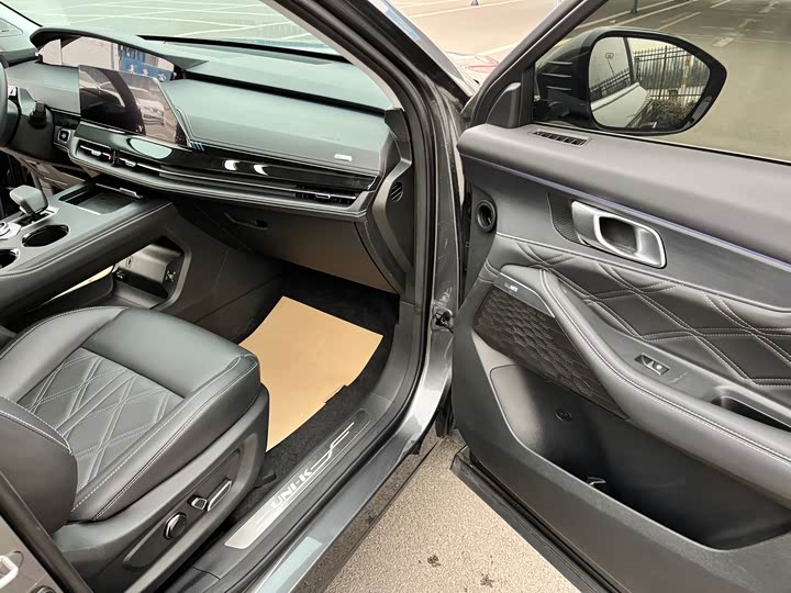 Фото 9 - Changan UNI-K Hybrid