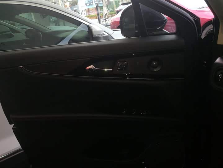 Фото 7 - Lincoln Nautilus