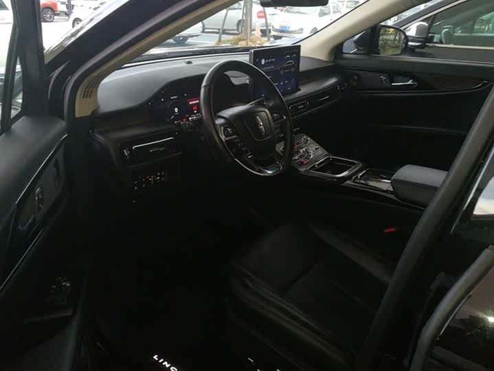 Фото 9 - Lincoln Nautilus