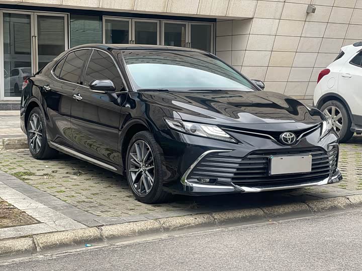 Фото 3 - Toyota Camry