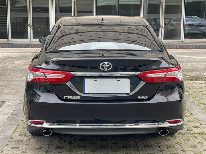 Фото 4 - Toyota Camry