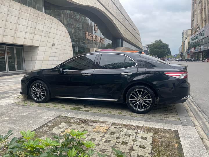 Фото 7 - Toyota Camry