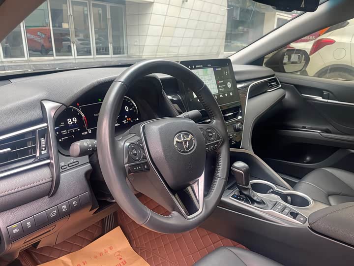 Фото 9 - Toyota Camry