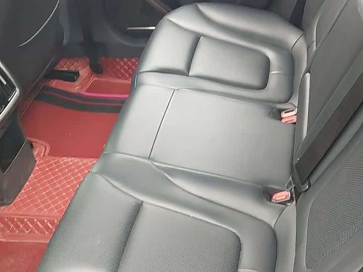 Фото 7 - Bestune B70