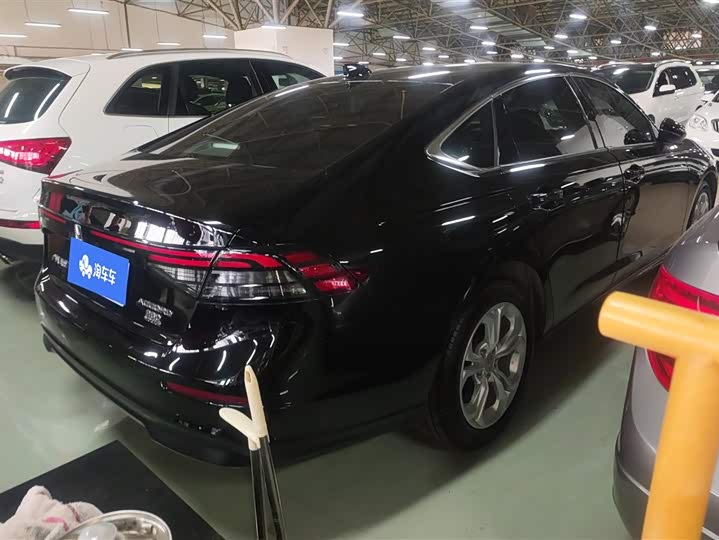 Фото 3 - Honda Accord