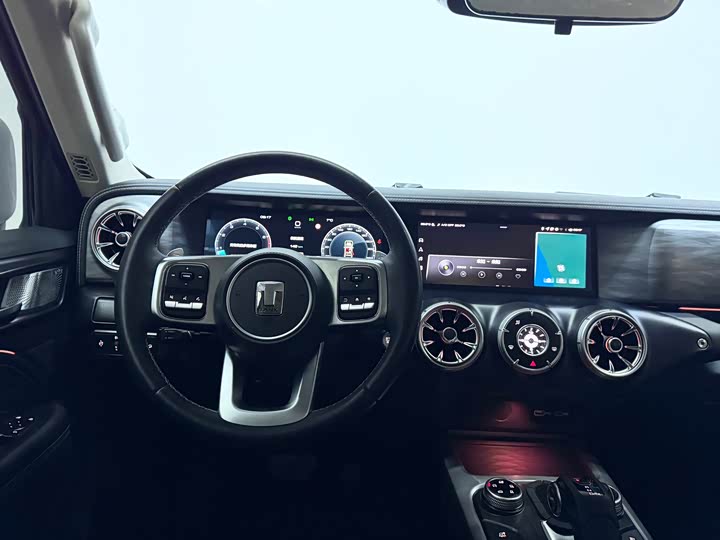 Фото 7 - Tank 300