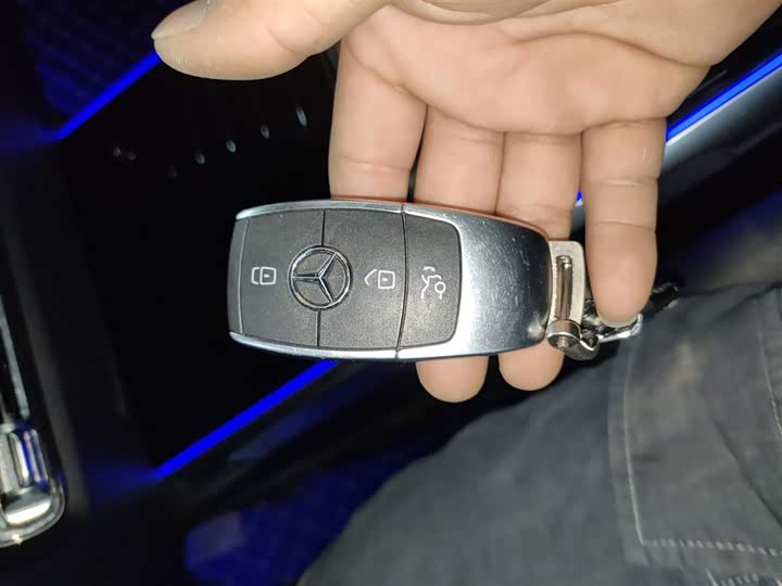 Фото 9 - Mercedes-Benz GLB-Class